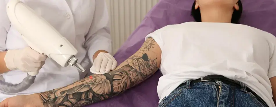 Tattoo aftercare dressing and skin protection